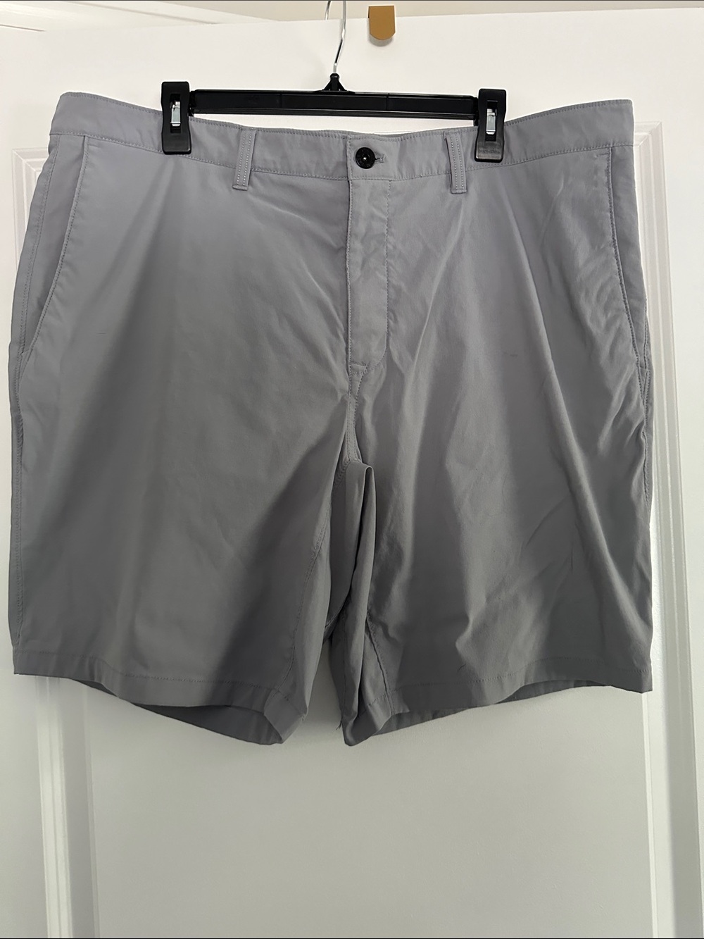 The North Face Men's Light Gray Flat-Front Shorts